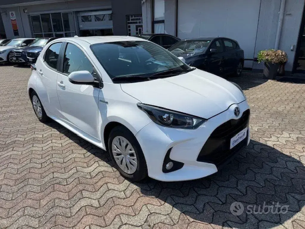 Gebraucht Toyota Yaris Hybrid Business Edition 92 PS (67 kW) 2022 Weiß Limousine