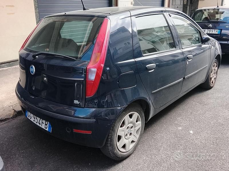 Usata Fiat Punto Dynamic 80 CV (58 kW) 2004 Blu Utilitaria