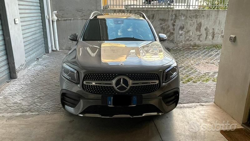 Usata Mercedes GLB220 Premium 2021 Grigio SUV