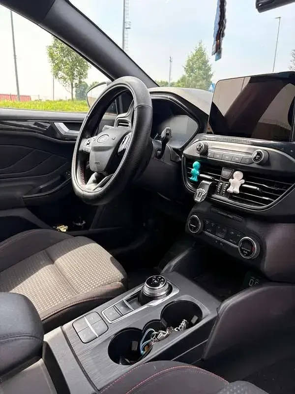 Usata Ford Focus ST-Line 120 CV (88 kW) 2021 Nero Berlina