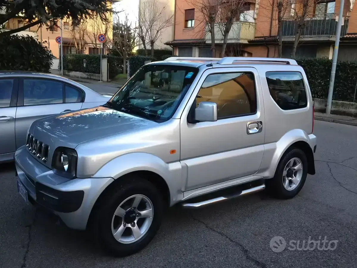 Usata Suzuki Jimny 85 CV (62 kW) 2008 Grigio SUV