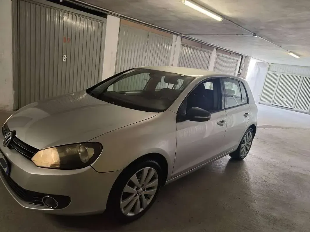 Usado VW Golf VI Highline 140 CV (102 kW) 2010 Plateado Utilitario