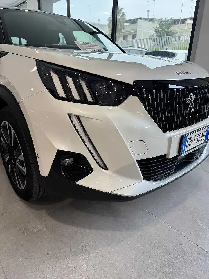 Usata Peugeot 2008 GT-line 155 CV (114 kW) 2020 Bianco SUV