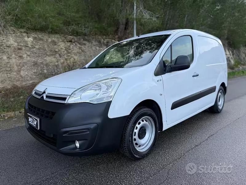 Usata Citroën Berlingo 99 CV (72 kW) 2017 Bianco Monovolume