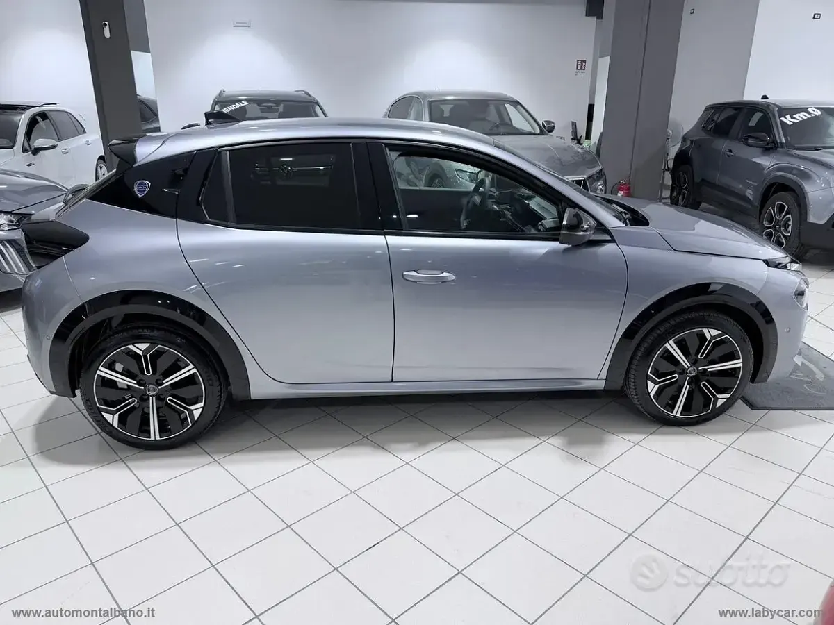 Usata Lancia Ypsilon 101 CV (74 kW) 2025 Grigio Utilitaria
