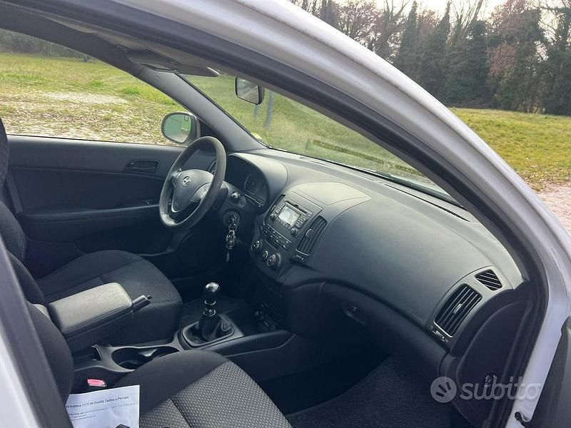 Usata Hyundai i30 89 CV (65 kW) 2010 Bianco Utilitaria