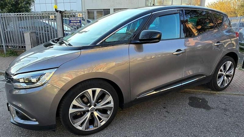 Usata Renault Scénic IV Initiale Paris 120 CV (88 kW) 2019 Argento Monovolume