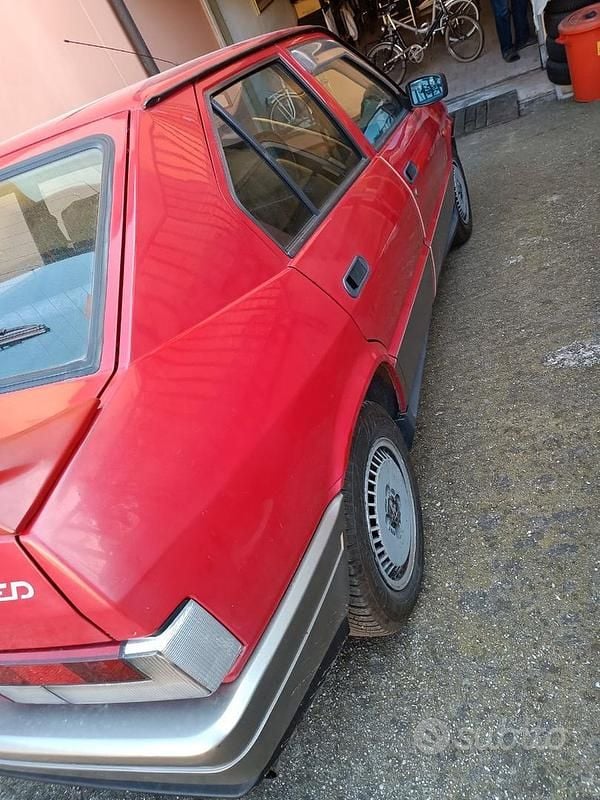 Usado Alfa Romeo 33 118 CV (86 kW) 1989 Rojo Berlina