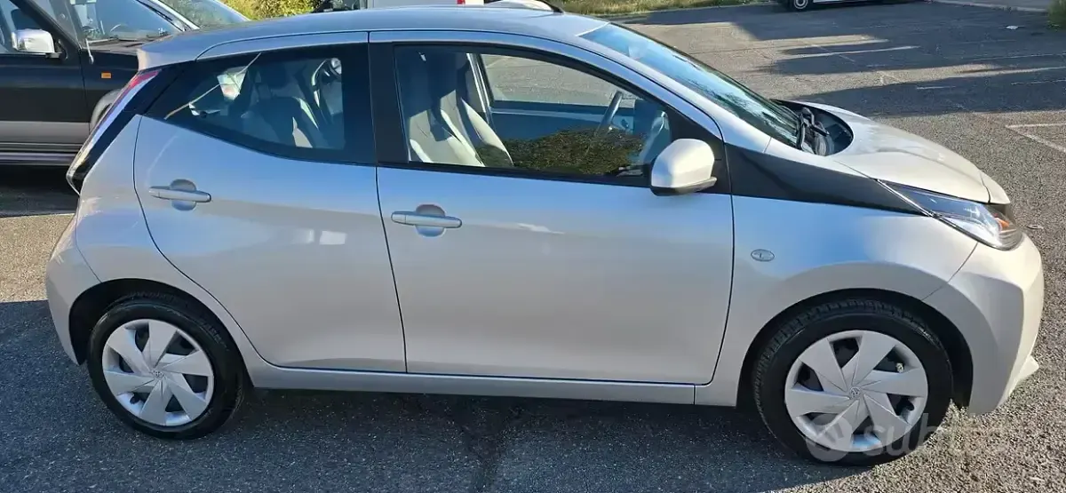 Begagnad Toyota Aygo 72 HK (52 kW) 2018 Grå Halvkombi