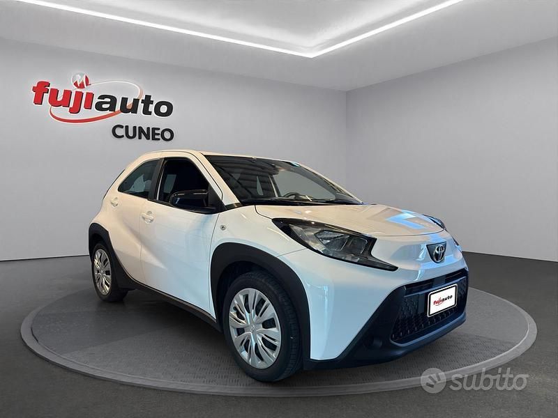 Usata Toyota Aygo X Active 72 CV (52 kW) 2025 Bianco SUV