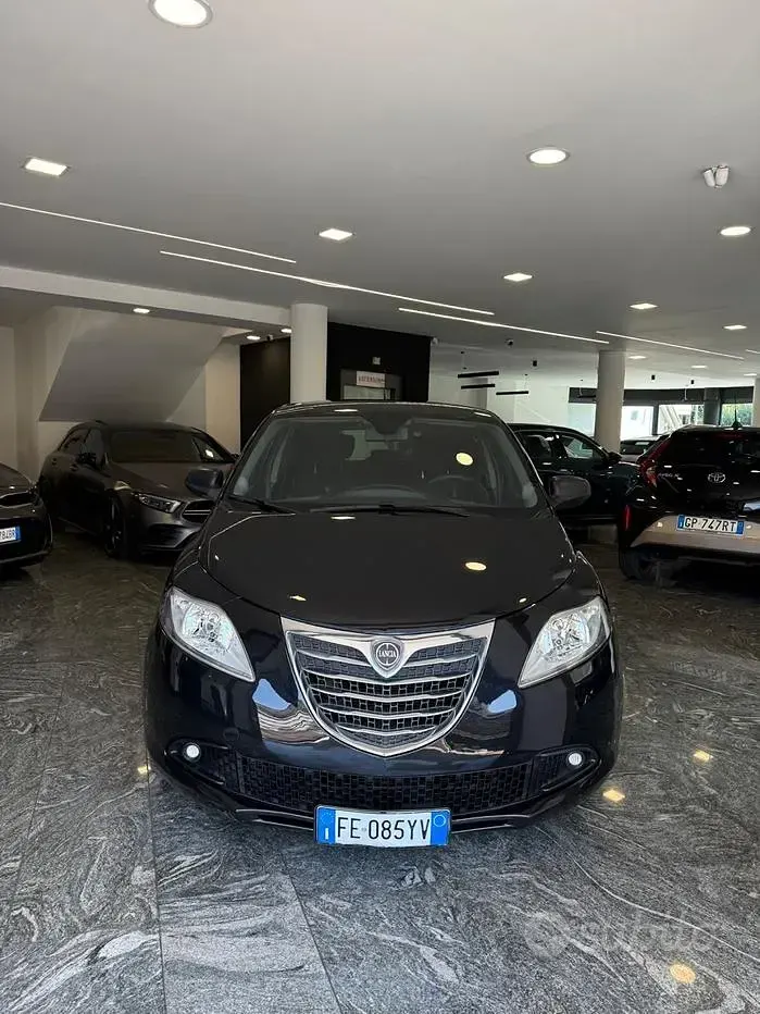 Usata Lancia Ypsilon Platinum 69 CV (50 kW) 2016 Nero Utilitaria