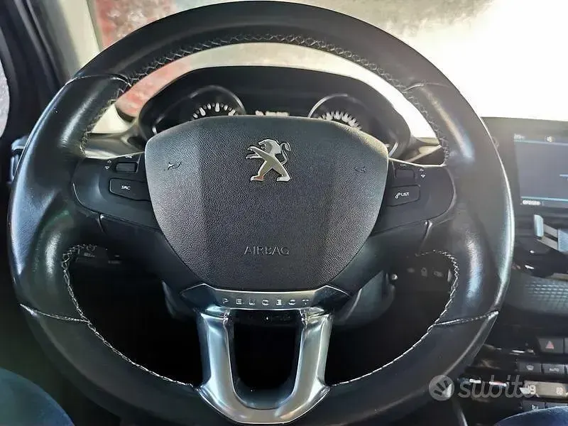 Usata Peugeot 2008 102 CV (75 kW) 2019 Bluazzurro SUV