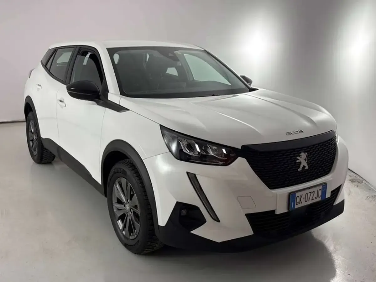 Usata Peugeot 2008 Active 110 CV (80 kW) 2022 Bianco SUV