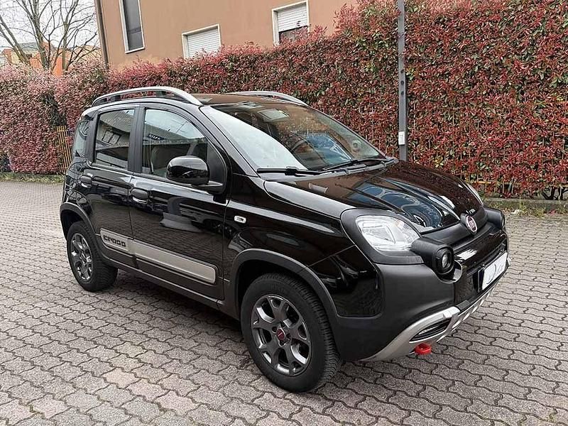 Usata Fiat Panda Cross Cross 95 CV (69 kW) 2016 Nero / metallizzato Utilitaria