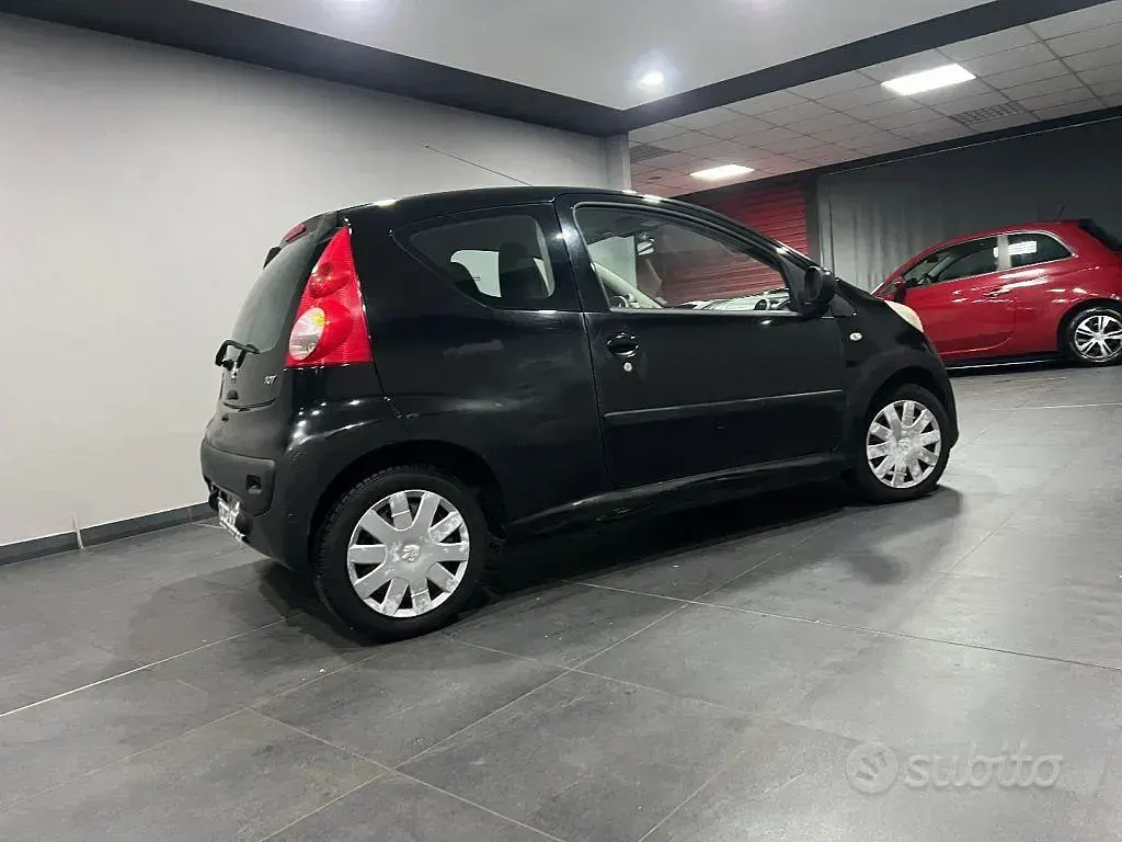 Usata Peugeot 107 68 CV (50 kW) 2006 Nero Utilitaria