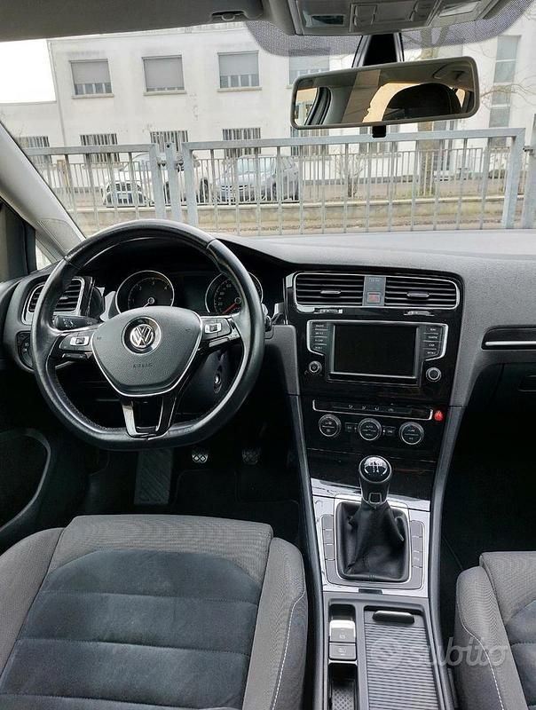Usata VW Golf VII Highline 110 CV (80 kW) 2016 Berlina