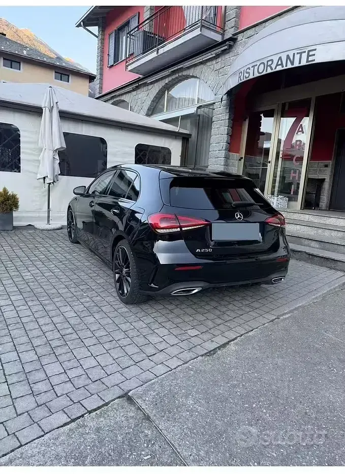 Usata Mercedes A250 AMG line 224 CV (164 kW) 2020 Nero Utilitaria