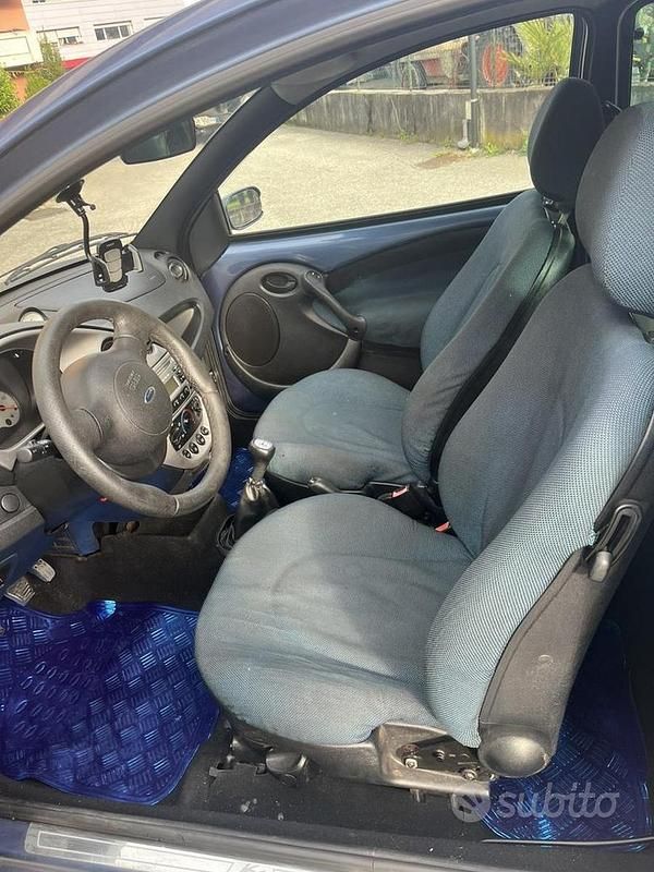 Usata Ford Ka 94 CV (69 kW) 2005 Blu Utilitaria