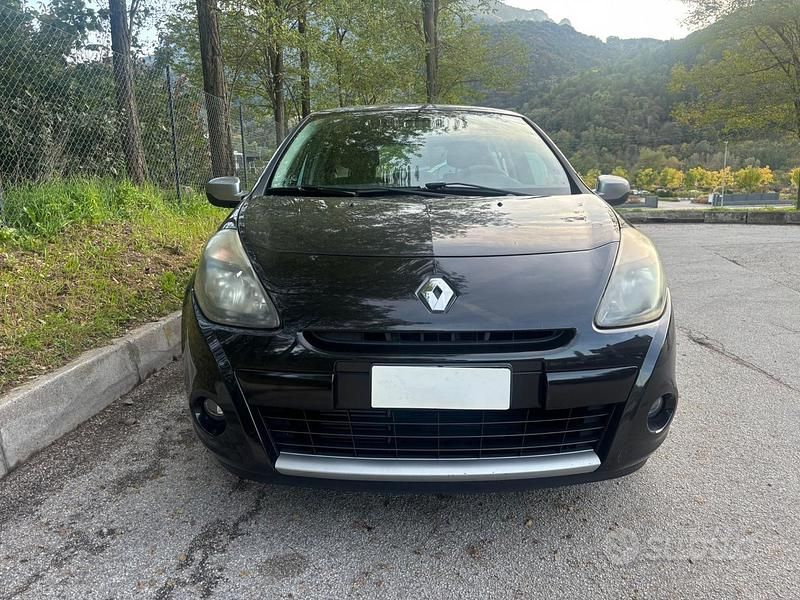 Usata Renault Clio II Luxe 101 CV (74 kW) 2010 Nero Berlina