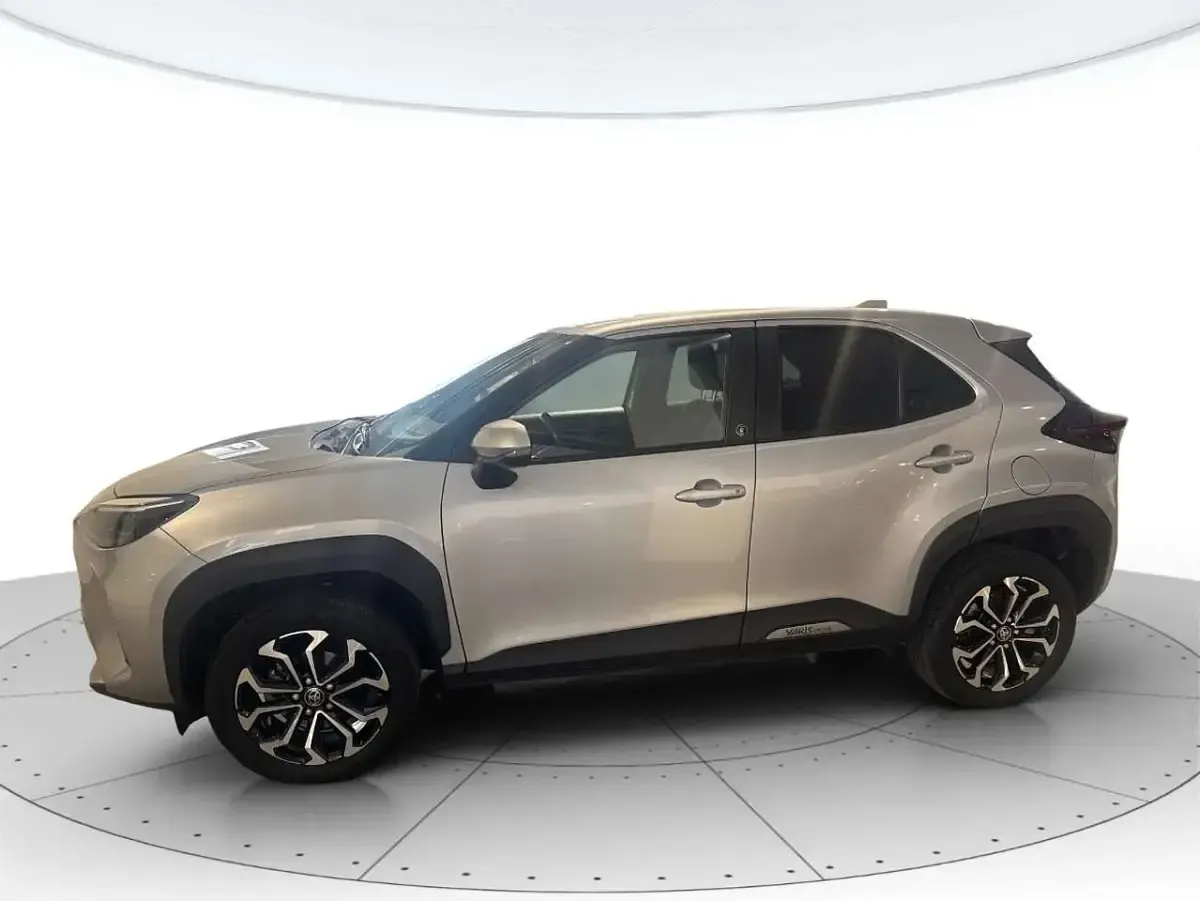 Usata Toyota Yaris Cross Trend 116 CV (85 kW) 2023 Silver met SUV
