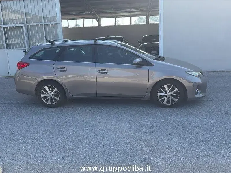 Usata Toyota Auris Active 89 CV (65 kW) 2014 Grigio