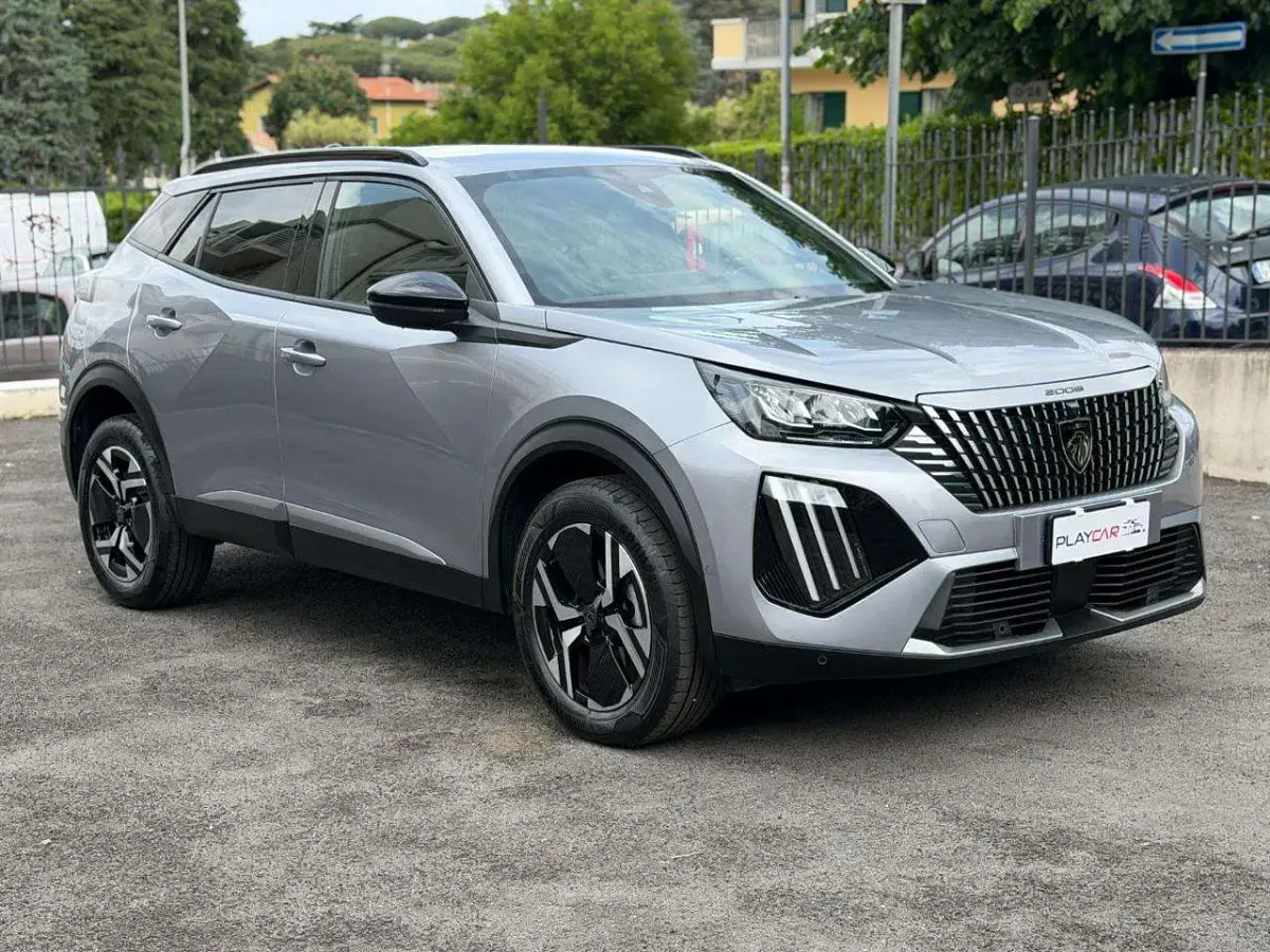 Usata Peugeot 2008 Allure 101 CV (74 kW) 2025 Grigio SUV