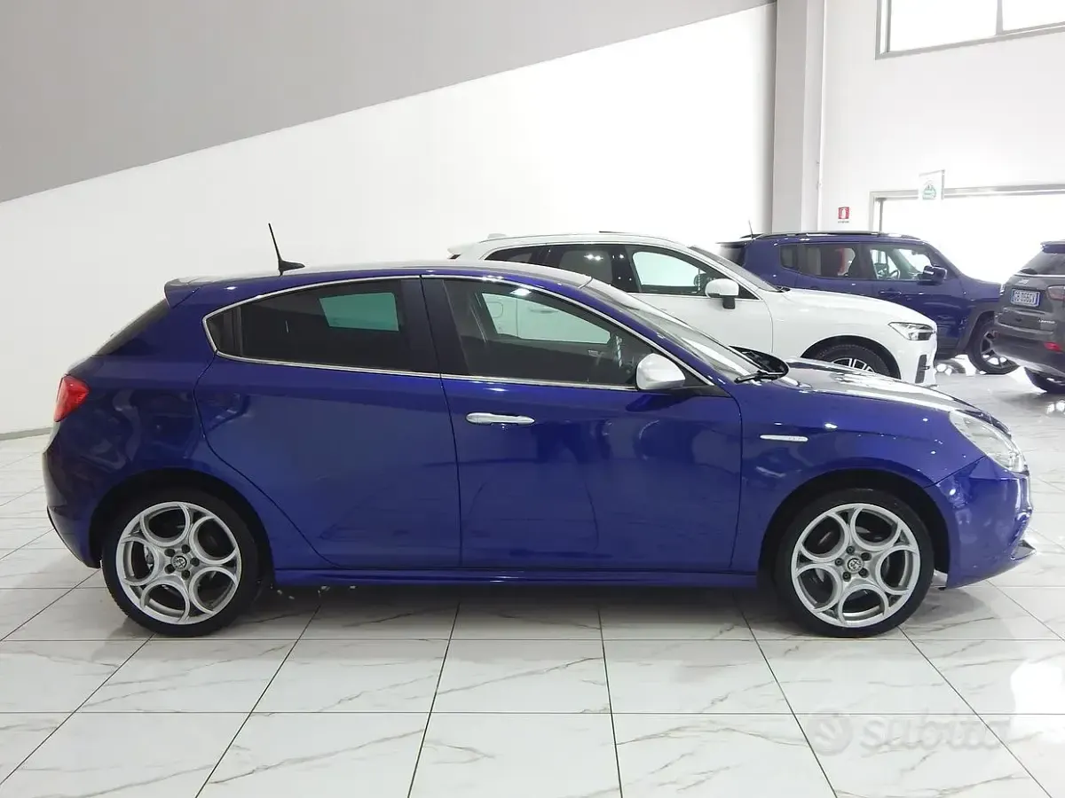 Second-hand Alfa Romeo Giulietta Super 120 CP (88 kW) 2019 Albastru Hatchback