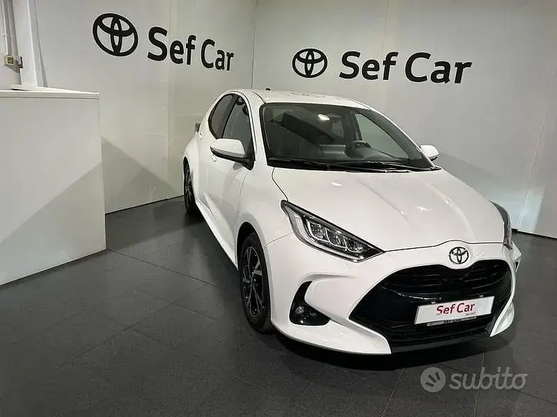 Nuova Toyota Yaris Hybrid Trend 2026 Bianco Berlina