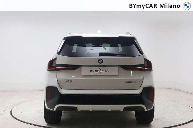Nuova BMW X1 M Sport 136 CV (100 kW) 2026 Alpin white pastello SUV