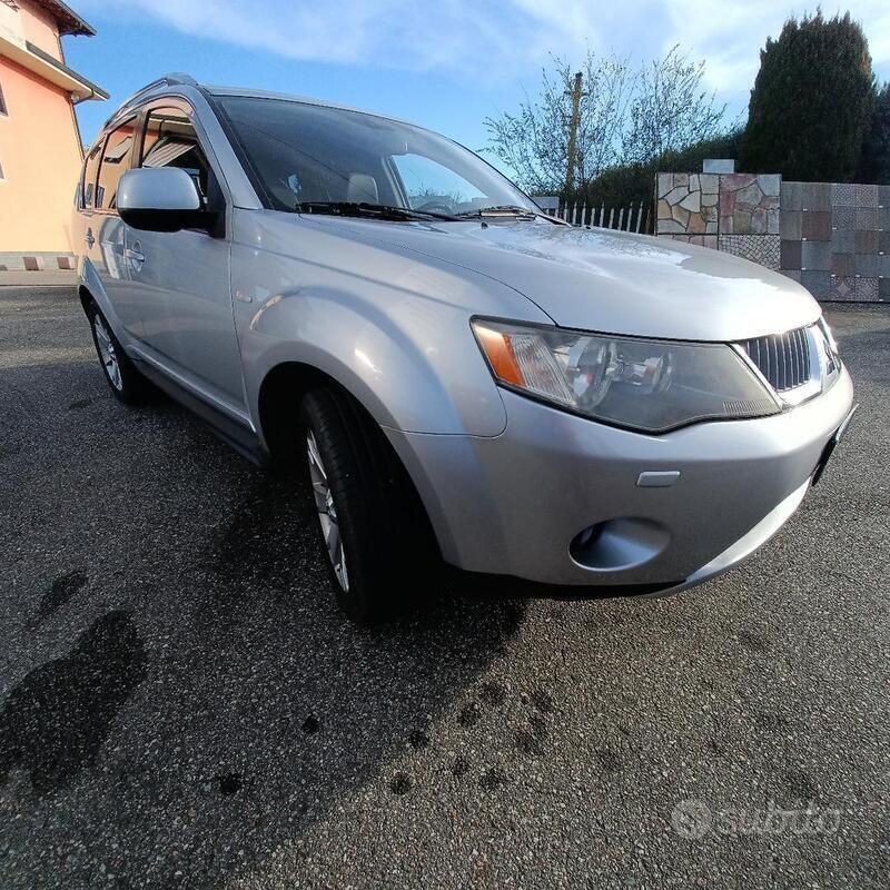 Usata Mitsubishi Outlander 156 CV (114 kW) 2010 Grigio SUV