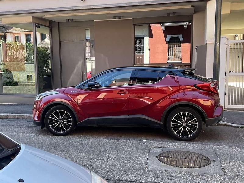 Usata 2017 Toyota C-HR Lounge SUV | 13.000 € (Buon prezzo) - Immagine 1/4