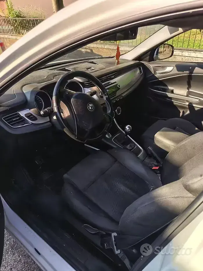 Usata Alfa Romeo Giulietta 105 CV (77 kW) 2013 Bianco Utilitaria
