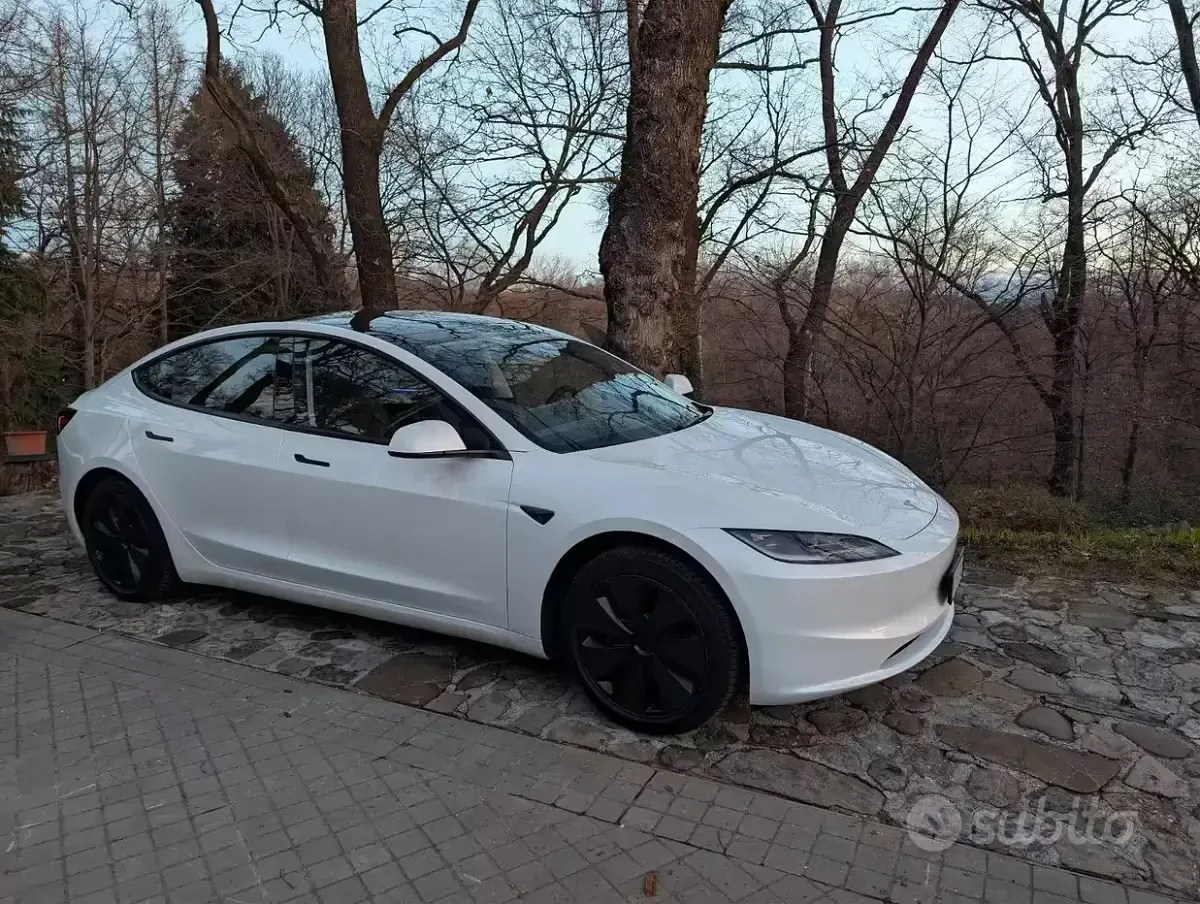 Usata Tesla Model 3 Long Range AWD 152 kW (208 CV) 2025 Bianco Berlina