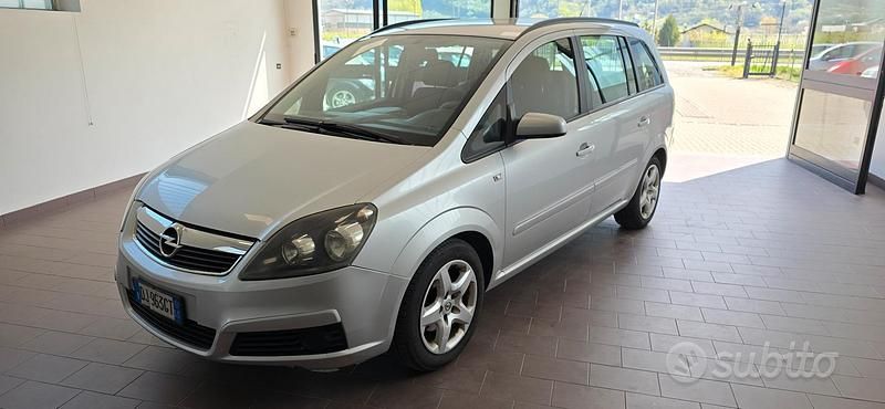 Usata Opel Zafira 140 CV (102 kW) 2007 Argento Monovolume