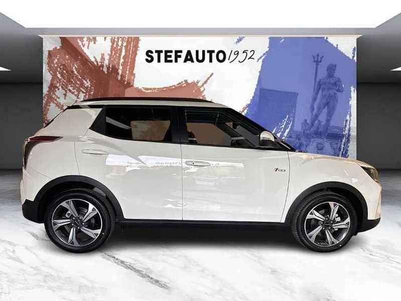 Nuova Ssangyong (KGM) Tivoli 163 CV (119 kW) 2026 Grand white SUV