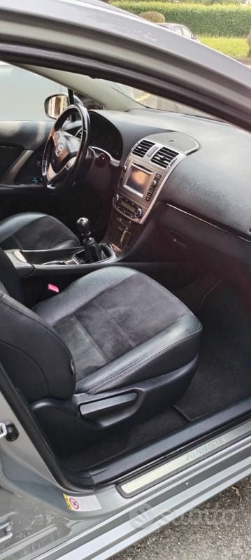 Usata Toyota Avensis 124 CV (91 kW) 2013 Grigio Station wagon
