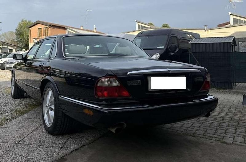 Usata Jaguar XJ Executive 237 CV (174 kW) 1997 Nero Berlina