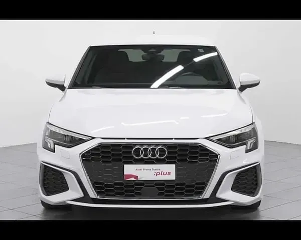 Usata Audi A3 S-Line 150 CV (110 kW) 2024 Bianco ghiaccio metallizzato Berlina