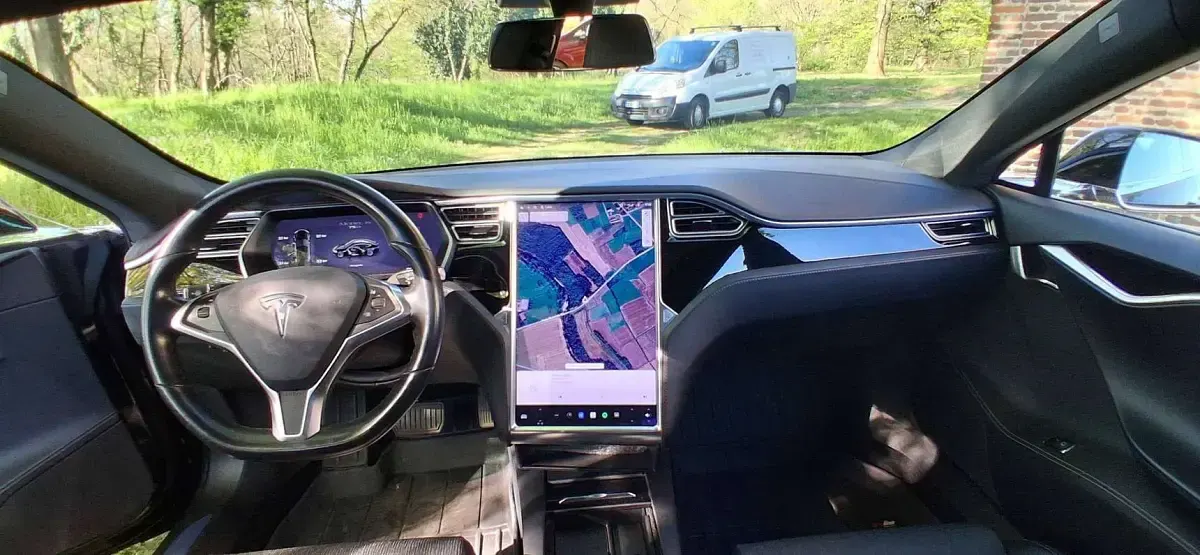 Usata Tesla Model S 244 kW (332 CV) 2018 Argento Utilitaria