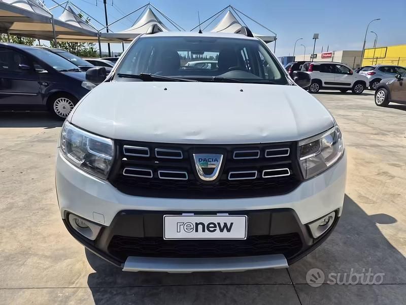 Begagnad Dacia Sandero Stepway 90 HK (66 kW) 2018 Vit Sedan