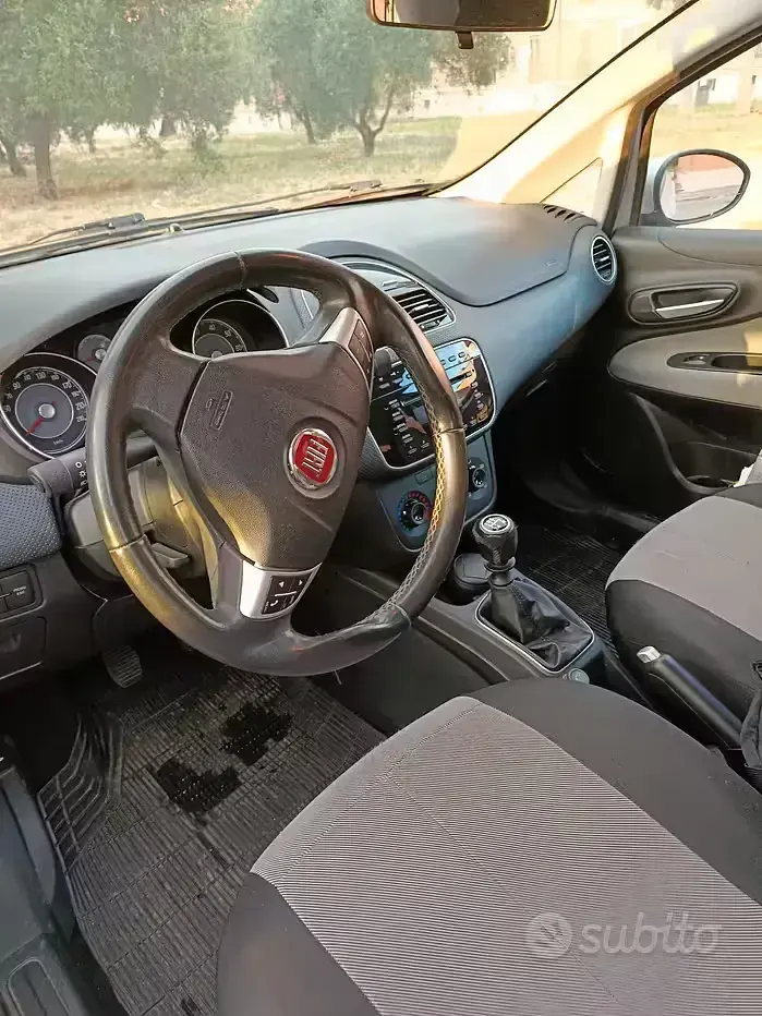 Usata Fiat Grande Punto 69 CV (50 kW) 2011 Grigio Utilitaria