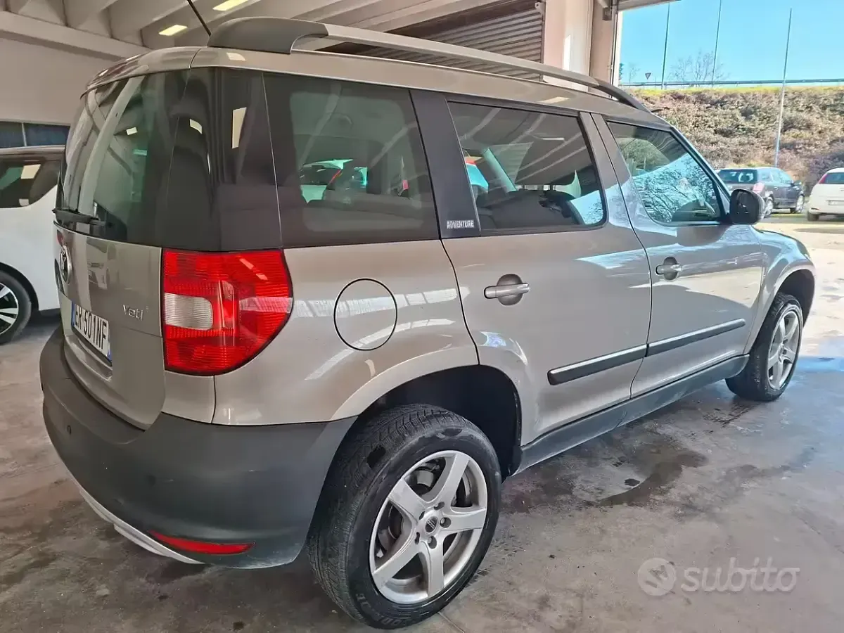 Usata Skoda Yeti Active 105 CV (77 kW) 2013 Grigio SUV