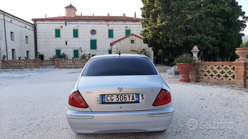 Usato 2003 Lancia Lybra 1.6 Benzin 103 CV (4.500 €)