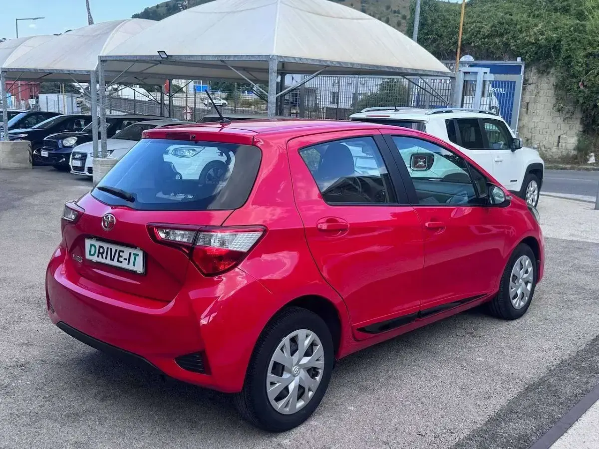 Usata Toyota Yaris Active 72 CV (52 kW) 2019 Rosso Berlina