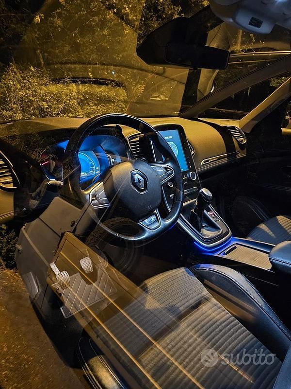 Usata Renault Scénic III 110 CV (80 kW) 2016 Grigio Monovolume