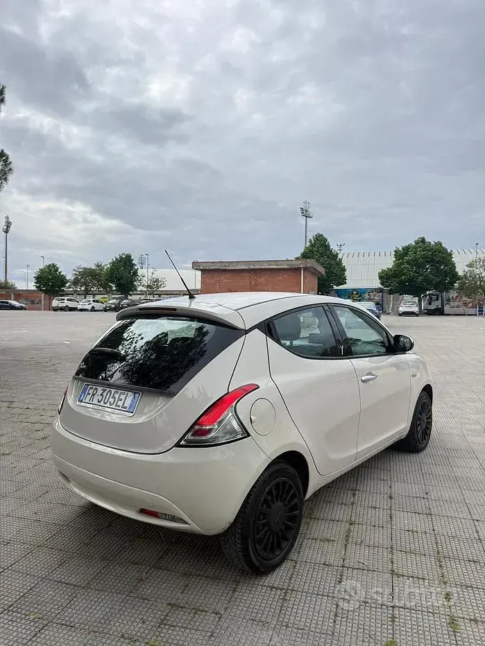Usata Lancia Ypsilon 69 CV (50 kW) 2018 Bianco Utilitaria