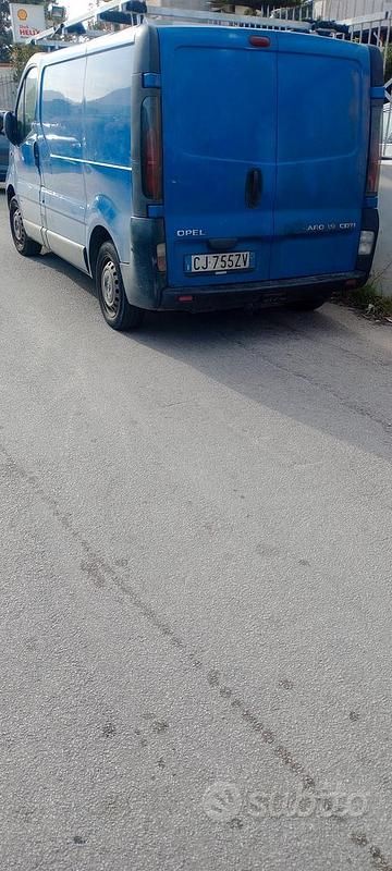Usata Opel Vivaro 100 CV (73 kW) 2004 Monovolume