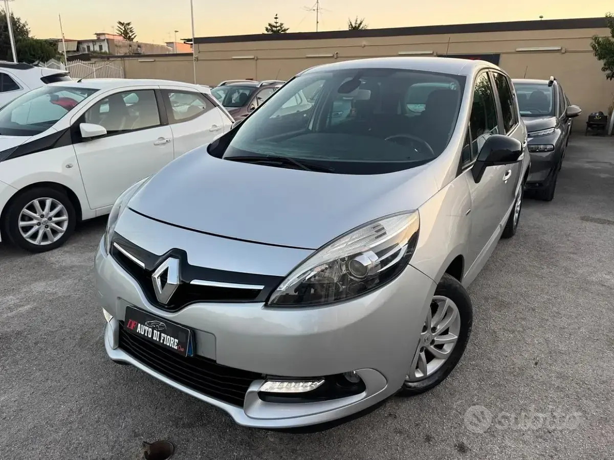 Usata Renault Scenic E-Tech XMOD 110 CV (80 kW) 2015 Grigio Monovolume