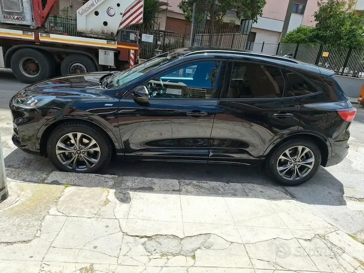 Usata Ford Kuga ST-Line X 120 CV (88 kW) 2022 Nero SUV
