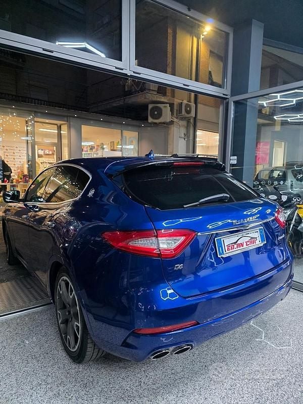 Usata Maserati Levante GranLusso 275 CV (202 kW) 2017 Blu SUV